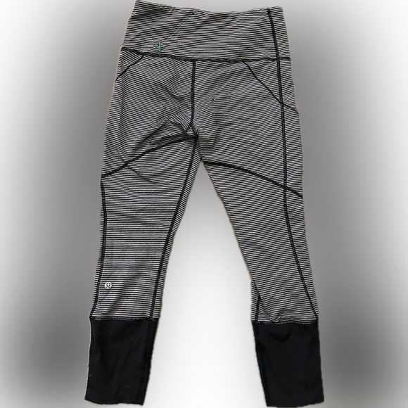 Lululemon Rebel Runner, cropped, leggings size small - Picture 4 of 4